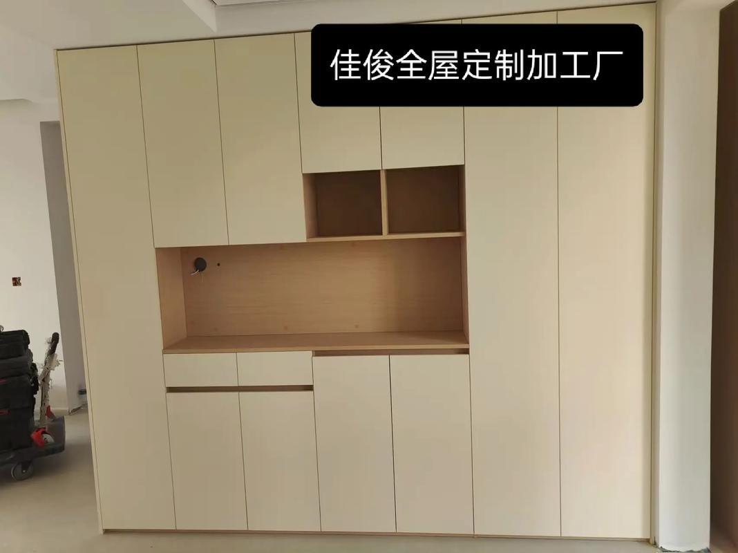 中恒壹号10栋全屋,定制柜子安装完成榻榻米床衣柜加书桌衣